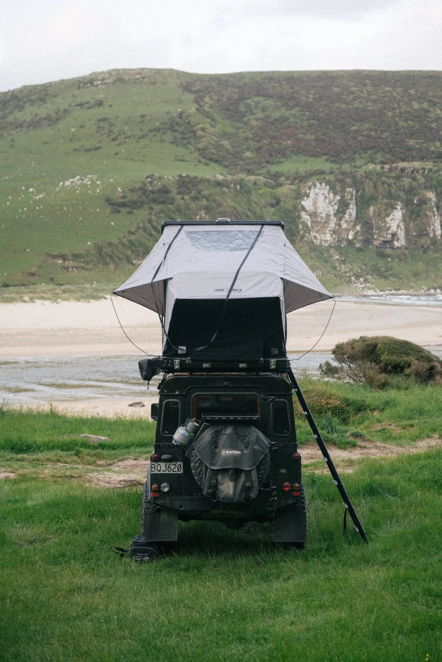 LUXE-X Hard Shell Rooftop Tent Lucas Creek - Overland Workshop